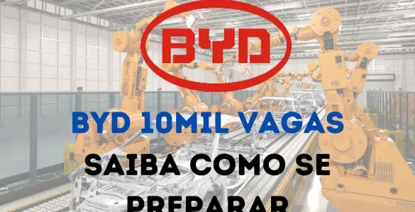 Fábrica da BYD em Camaçari com trabalhadores locais se preparando para operar a linha de produção de veículos elétricos.