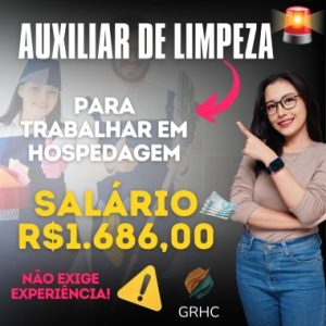 Auxiliar de limpeza em hotel limpando quarto para garantir a organização e higienização do ambiente.